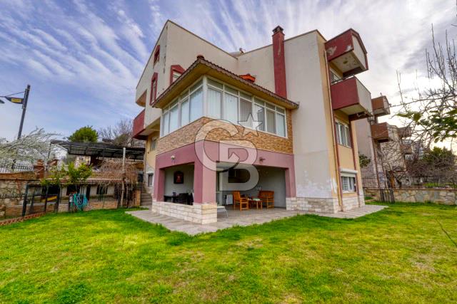 Villakent'te Deniz Manzaralı, Eşyalı 6+2 Satılık Villa 
