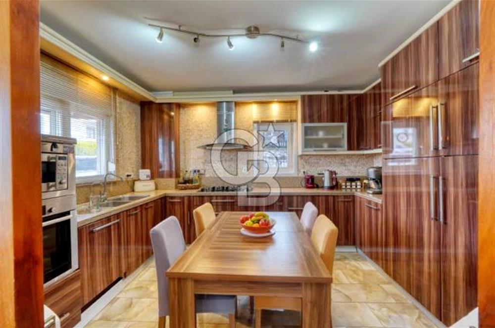 Villakent'te Deniz Manzaralı, Eşyalı 6+2 Satılık Villa Favorilerime Ekle Yazdır Facebook ile paylaş