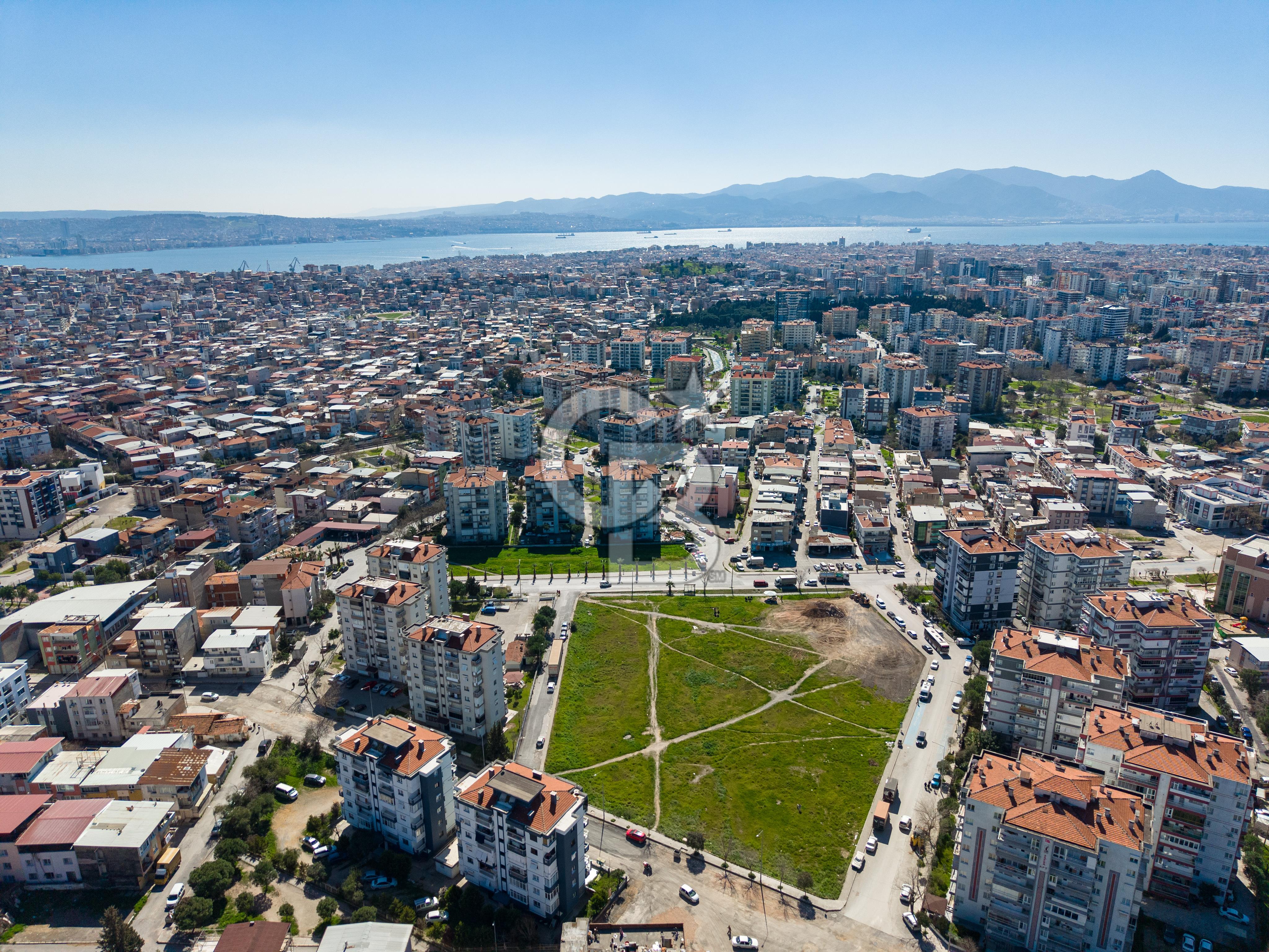 İzmir Bayraklı'da Hastane İmarlı Satılık Emsalsiz Fırsat Arsa