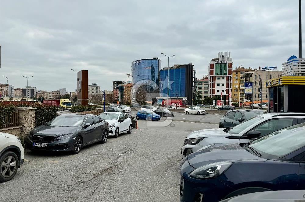 BOSTANCI KAVŞAĞI'NDA E-5 CEPHELİ KİRALIK KOMPLE BİNA