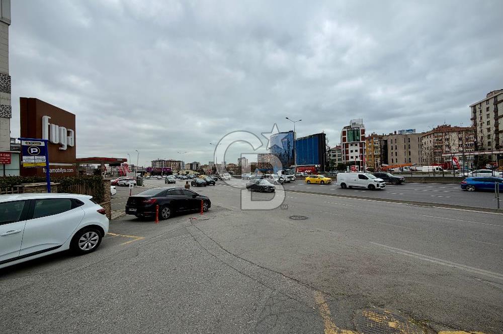 BOSTANCI KAVŞAĞI'NDA E-5 CEPHELİ KİRALIK KOMPLE BİNA