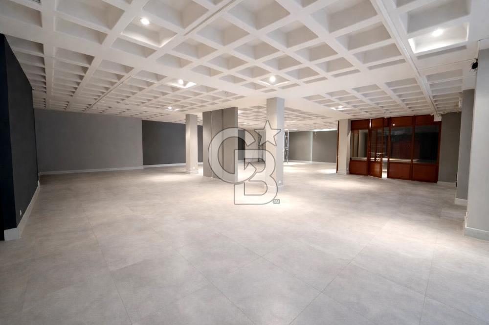 BOSTANCI KAVŞAĞI'NDA E-5 CEPHELİ KİRALIK KOMPLE BİNA