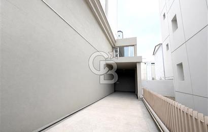 BOSTANCI KAVŞAĞI'NDA E-5 CEPHELİ KİRALIK KOMPLE BİNA