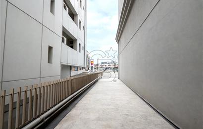 BOSTANCI KAVŞAĞI'NDA E-5 CEPHELİ KİRALIK KOMPLE BİNA