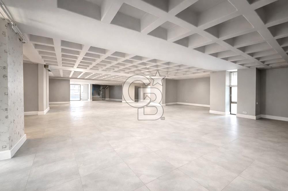 BOSTANCI KAVŞAĞI'NDA E-5 CEPHELİ KİRALIK KOMPLE BİNA