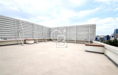 BOSTANCI KAVŞAĞI'NDA E-5 CEPHELİ KİRALIK KOMPLE BİNA