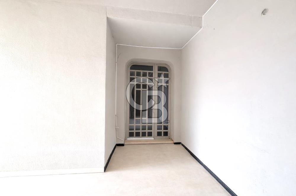 BOSTANCI KAVŞAĞI'NDA E-5 CEPHELİ KİRALIK KOMPLE BİNA