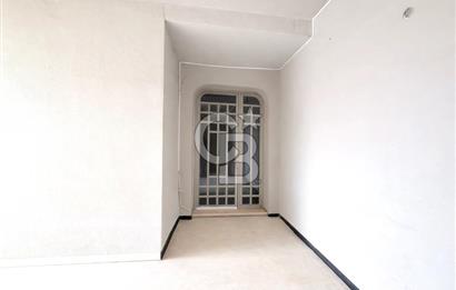 BOSTANCI KAVŞAĞI'NDA E-5 CEPHELİ KİRALIK KOMPLE BİNA