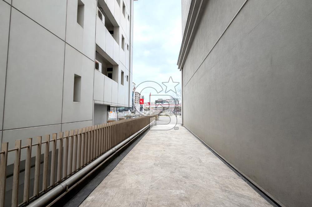 BOSTANCI KAVŞAĞI'NDA E-5 CEPHELİ KİRALIK KOMPLE BİNA