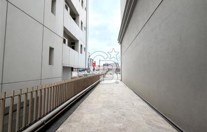 BOSTANCI KAVŞAĞI'NDA E-5 CEPHELİ KİRALIK KOMPLE BİNA