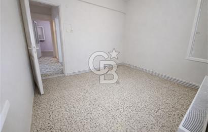 Buca Fırat Mahallesinde Satılık | Garajlı ve Teraslı Komple Bina 