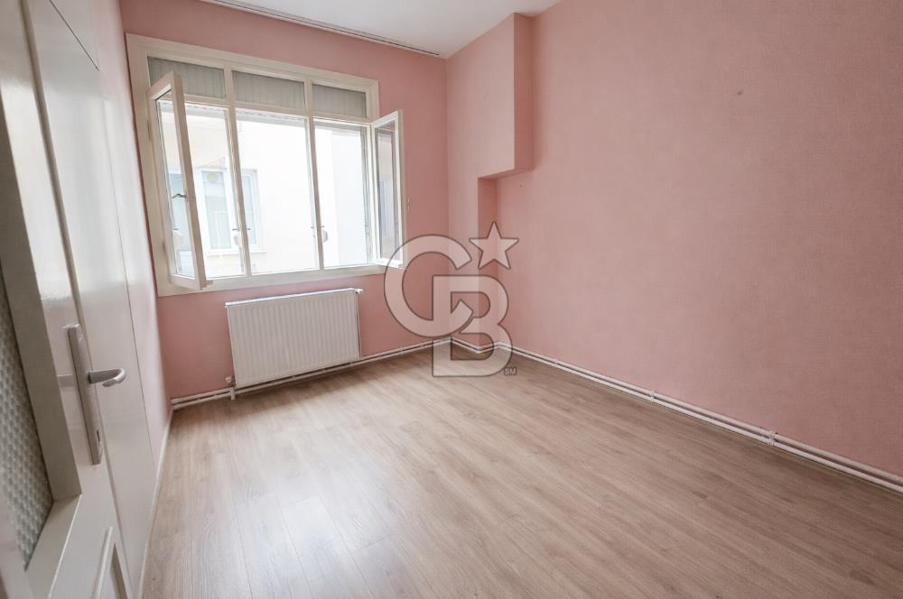 Buca Fırat Mahallesinde Satılık | Garajlı ve Teraslı Komple Bina 