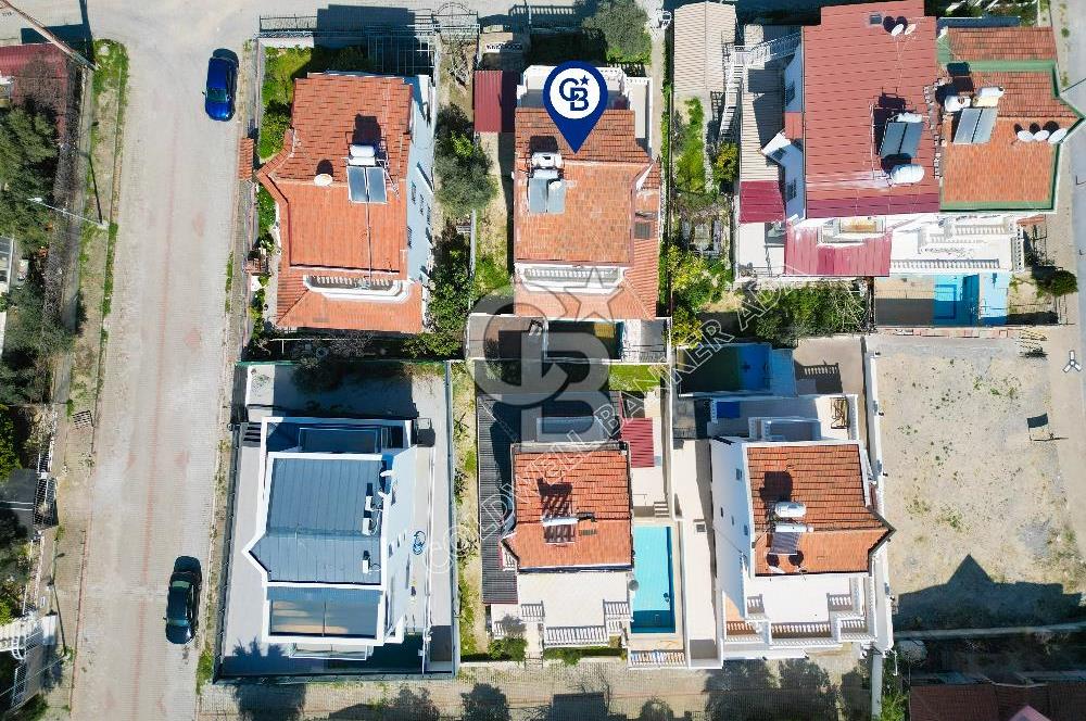 Kuşadası Kadınlar Denizi'nde Denize 300m, Masrafsız, Havuzlu ve Tam Müstakil Lüks Villa