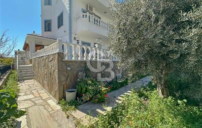 Kuşadası Kadınlar Denizi'nde Denize 300m, Masrafsız, Havuzlu ve Tam Müstakil Lüks Villa