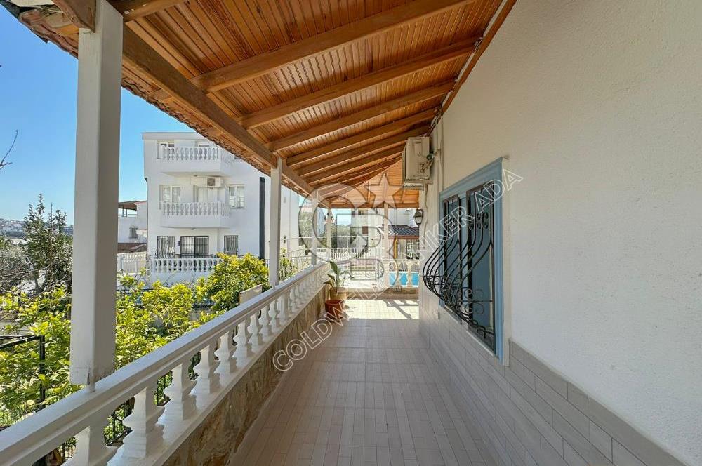 Kuşadası Kadınlar Denizi'nde Denize 300m, Masrafsız, Havuzlu ve Tam Müstakil Lüks Villa