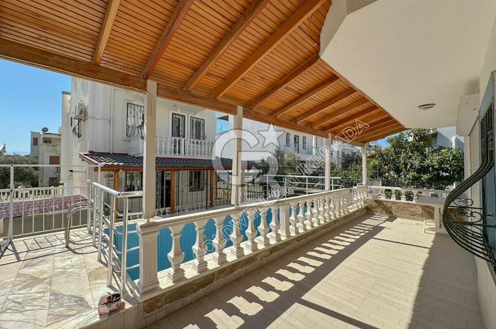 Kuşadası Kadınlar Denizi'nde Denize 300m, Masrafsız, Havuzlu ve Tam Müstakil Lüks Villa