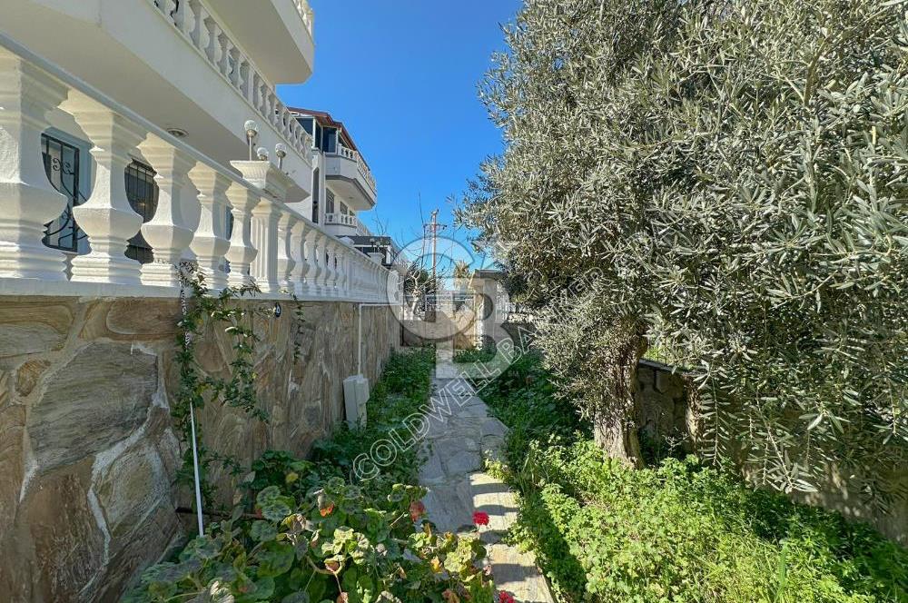 Kuşadası Kadınlar Denizi'nde Denize 300m, Masrafsız, Havuzlu ve Tam Müstakil Lüks Villa