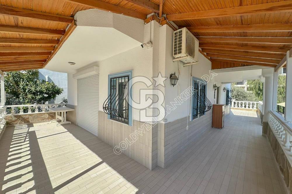 Kuşadası Kadınlar Denizi'nde Denize 300m, Masrafsız, Havuzlu ve Tam Müstakil Lüks Villa
