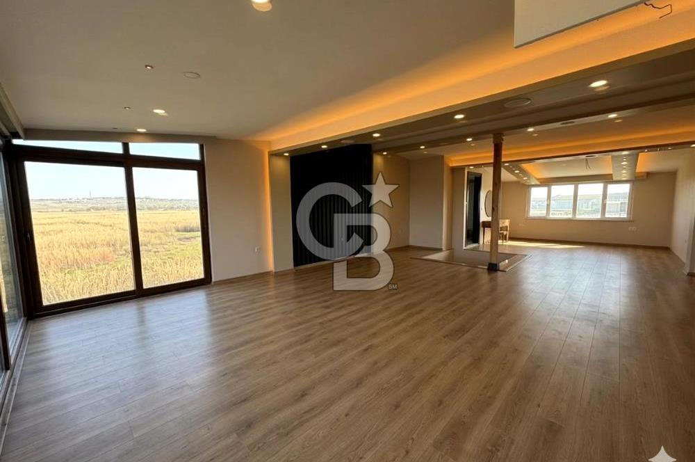 Aydoğanlar Sitesinde Satılık Deniz Manzaralı Tripleks Villa