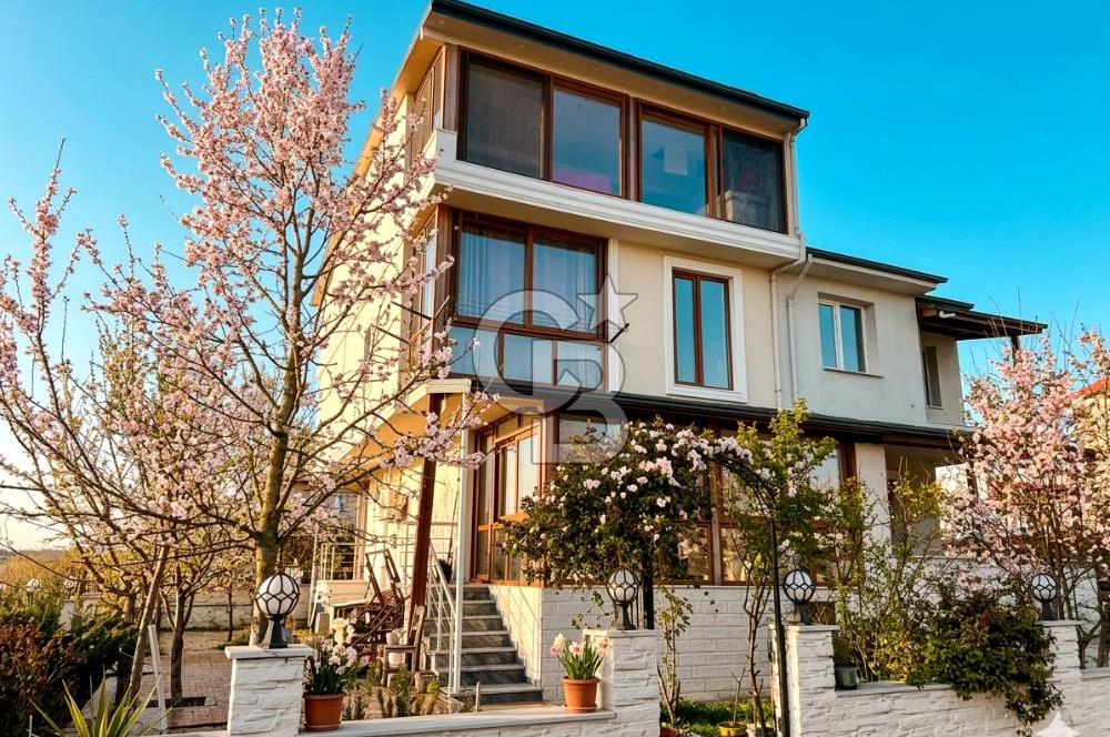 Aydoğanlar Sitesinde Satılık Deniz Manzaralı Tripleks Villa