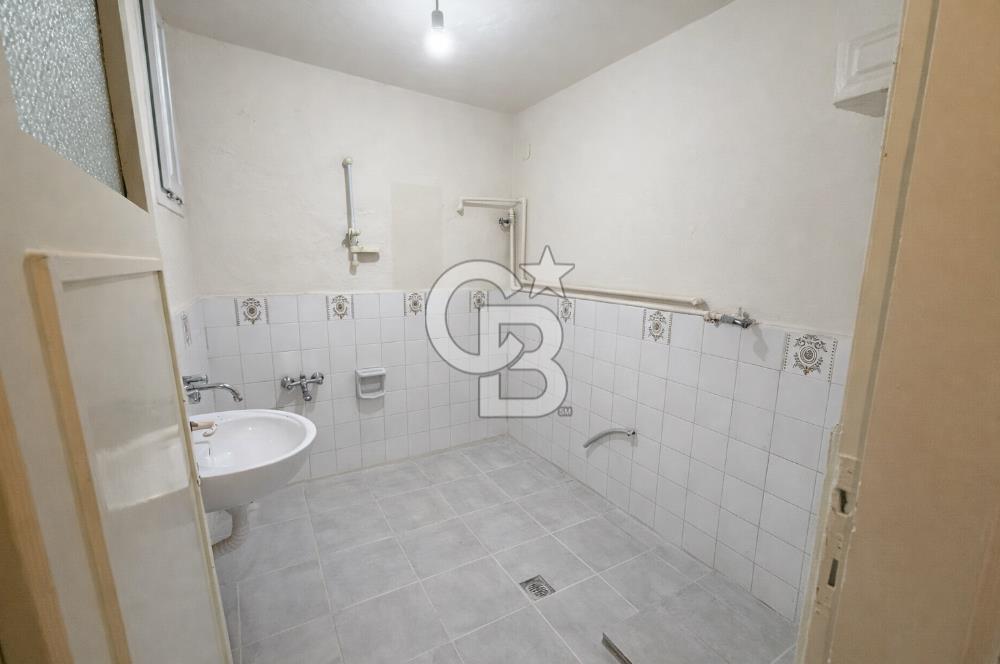 Buca Fırat Mahallesinde Satılık | Garajlı ve Teraslı Komple Bina 