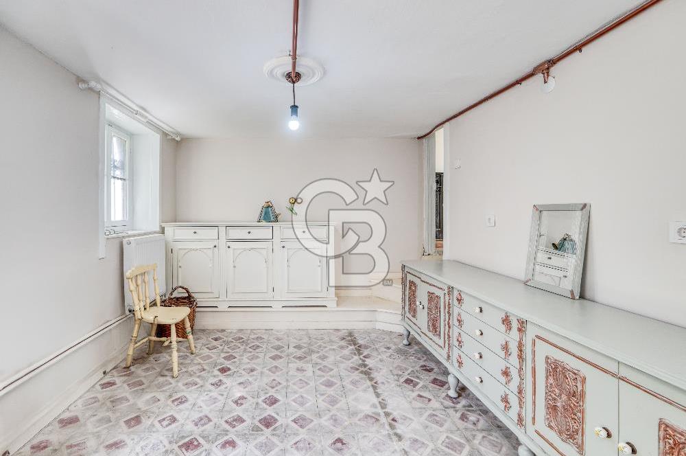 Buca Dumlupınarda Kiralık Tarihi Köşk | 7+2 Bahçe Teras