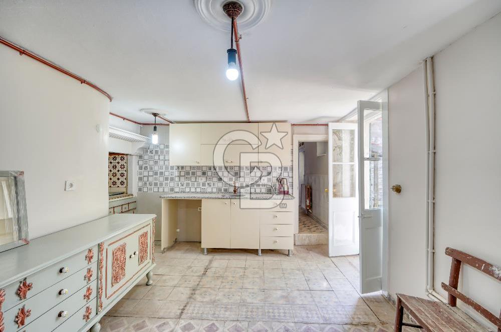 Buca Dumlupınarda Kiralık Tarihi Köşk | 7+2 Bahçe Teras