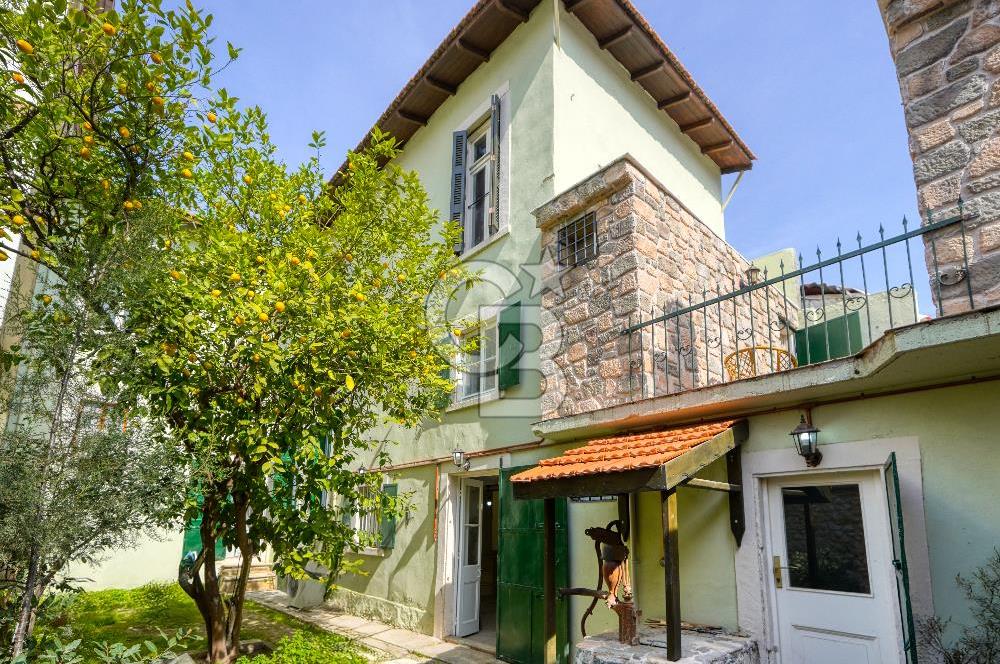 Buca Dumlupınarda Kiralık Tarihi Köşk | 7+2 Bahçe Teras