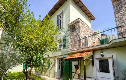 Buca Dumlupınarda Kiralık Tarihi Köşk | 7+2 Bahçe Teras