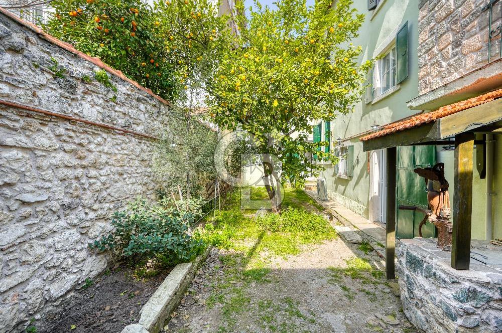 Buca Dumlupınarda Kiralık Tarihi Köşk | 7+2 Bahçe Teras