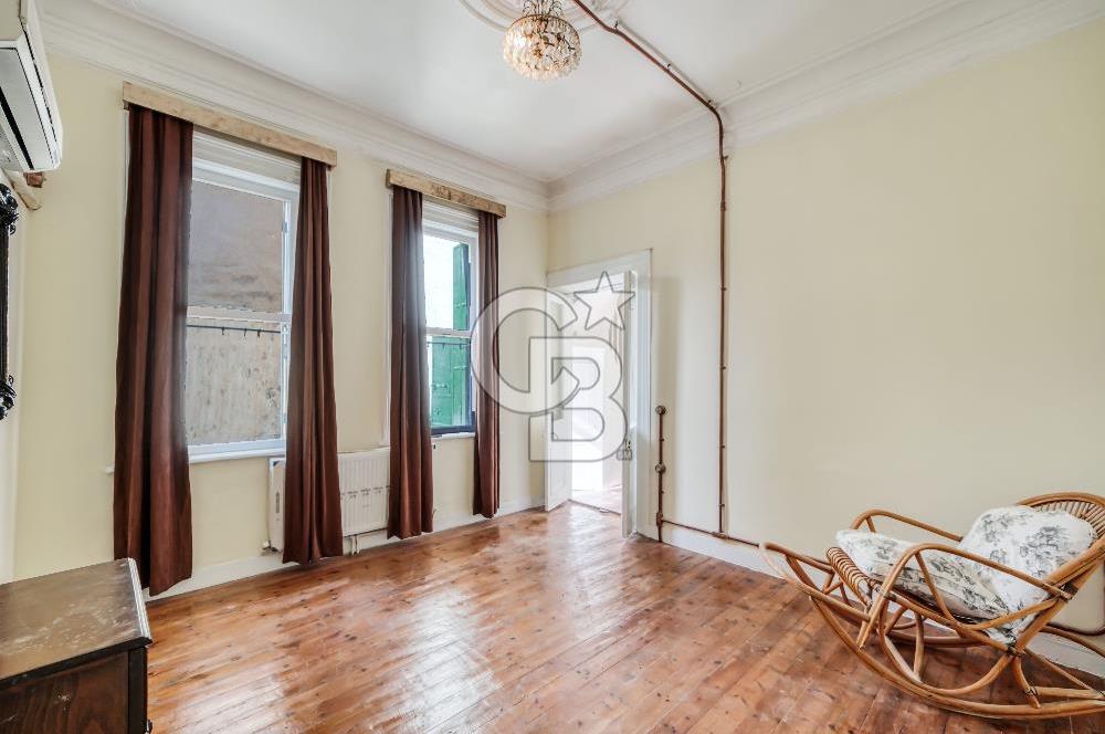 Buca Dumlupınarda Kiralık Tarihi Köşk | 7+2 Bahçe Teras