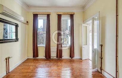 Buca Dumlupınarda Kiralık Tarihi Köşk | 7+2 Bahçe Teras