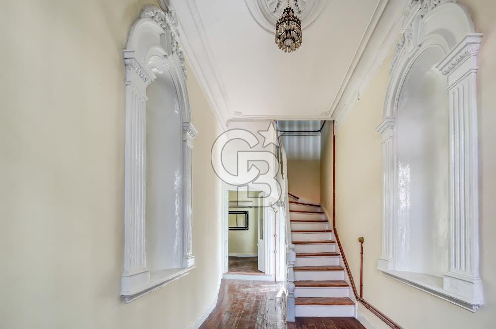 Buca Dumlupınarda Kiralık Tarihi Köşk | 7+2 Bahçe Teras