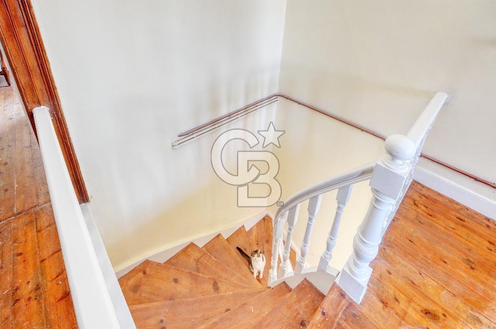 Buca Dumlupınarda Kiralık Tarihi Köşk | 7+2 Bahçe Teras