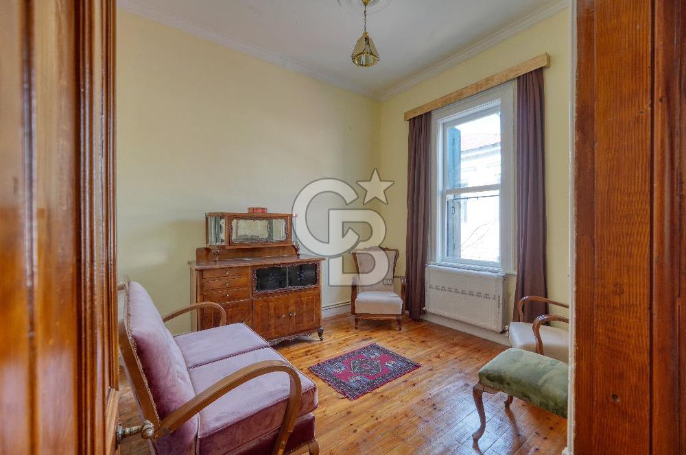 Buca Dumlupınarda Kiralık Tarihi Köşk | 7+2 Bahçe Teras