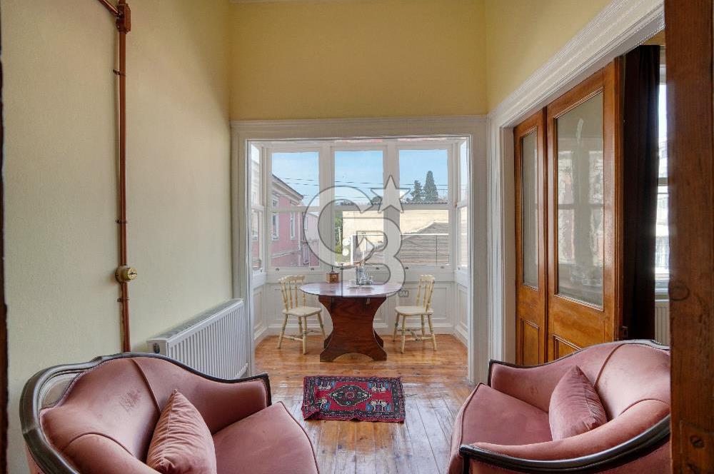 Buca Dumlupınarda Kiralık Tarihi Köşk | 7+2 Bahçe Teras