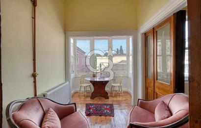 Buca Dumlupınarda Kiralık Tarihi Köşk | 7+2 Bahçe Teras