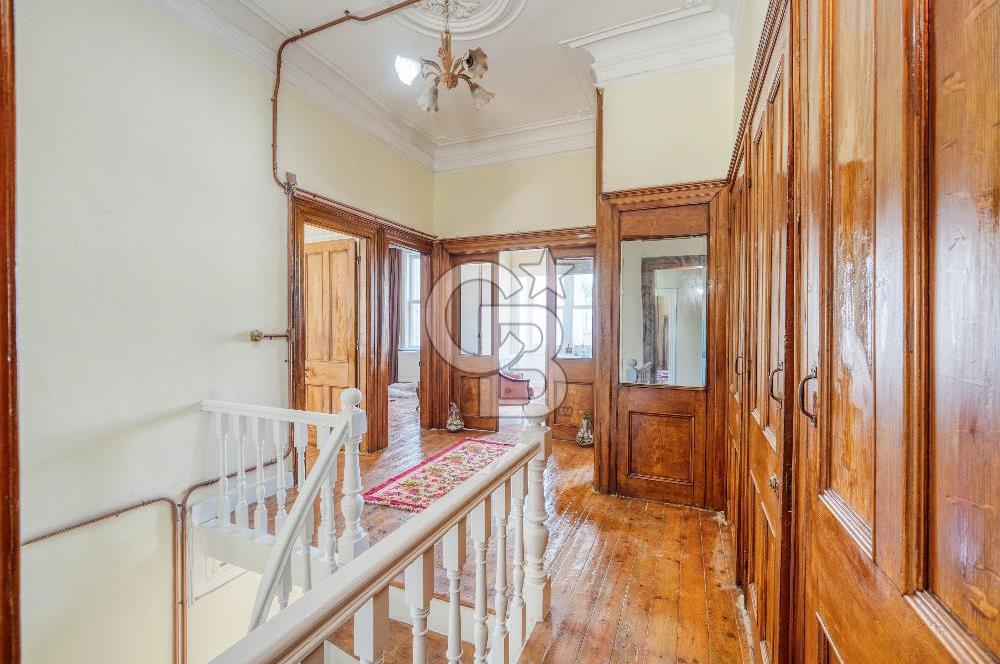 Buca Dumlupınarda Kiralık Tarihi Köşk | 7+2 Bahçe Teras