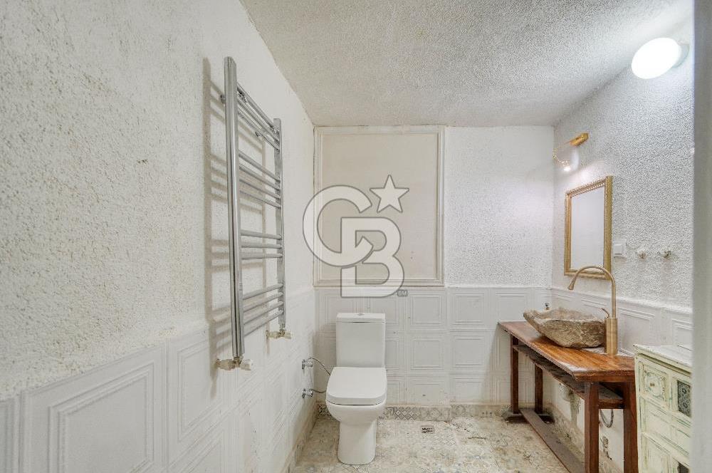 Buca Dumlupınarda Kiralık Tarihi Köşk | 7+2 Bahçe Teras