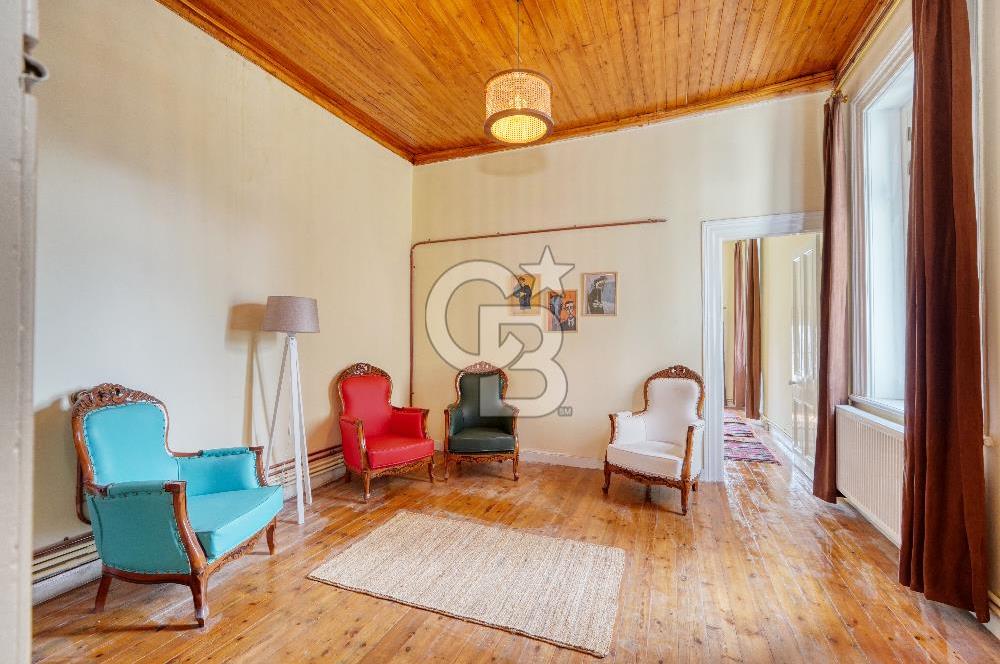 Buca Dumlupınarda Kiralık Tarihi Köşk | 7+2 Bahçe Teras