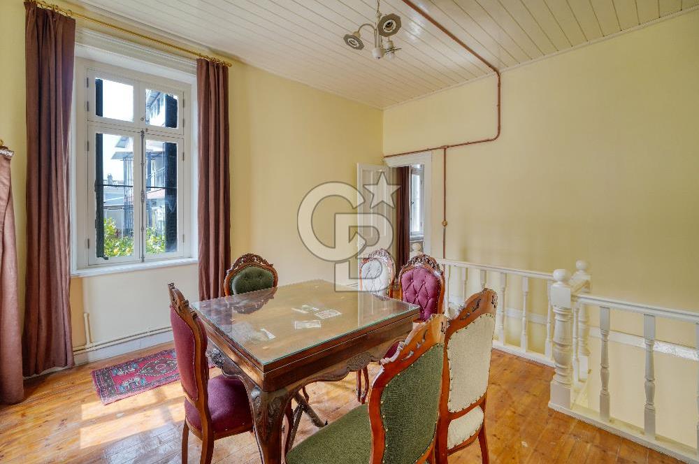 Buca Dumlupınarda Kiralık Tarihi Köşk | 7+2 Bahçe Teras