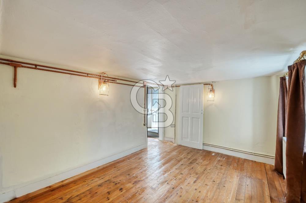 Buca Dumlupınarda Kiralık Tarihi Köşk | 7+2 Bahçe Teras