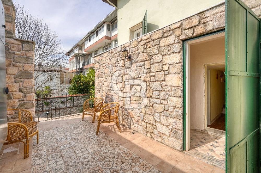 Buca Dumlupınarda Kiralık Tarihi Köşk | 7+2 Bahçe Teras