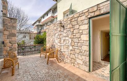 Buca Dumlupınarda Kiralık Tarihi Köşk | 7+2 Bahçe Teras