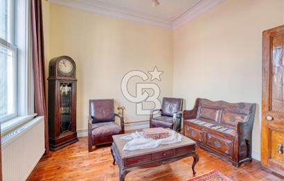 Buca Dumlupınarda Kiralık Tarihi Köşk | 7+2 Bahçe Teras