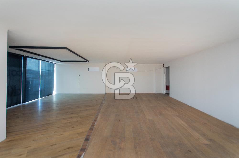 Yeşillik Caddesinde 1000 m2 Asansörlü 5 Katlı Showroom