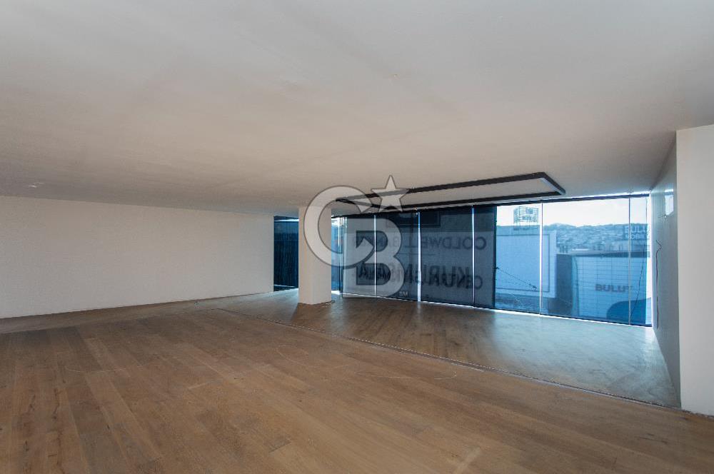Yeşillik Caddesinde 1000 m2 Asansörlü 5 Katlı Showroom