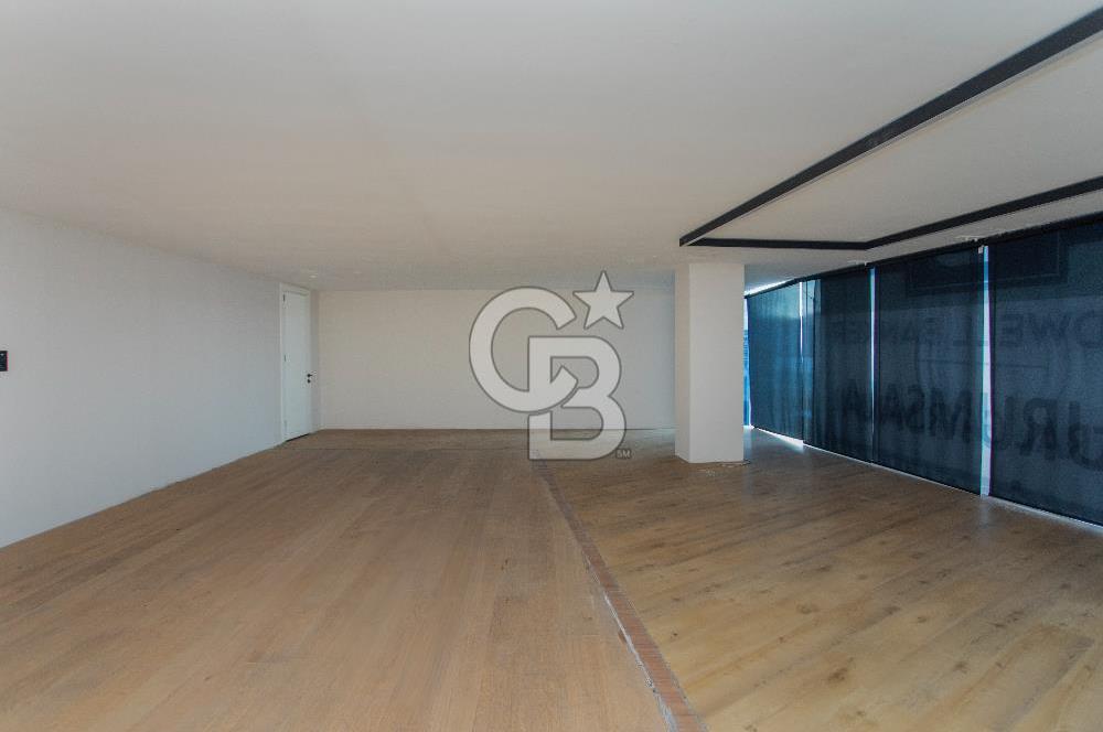 Yeşillik Caddesinde 1000 m2 Asansörlü 5 Katlı Showroom