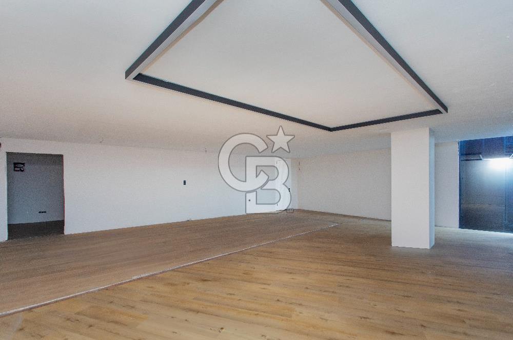 Yeşillik Caddesinde 1000 m2 Asansörlü 5 Katlı Showroom