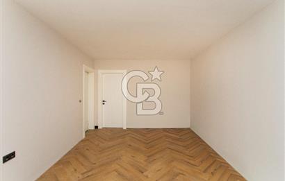 Yeşillik Caddesinde 1000 m2 Asansörlü 5 Katlı Showroom